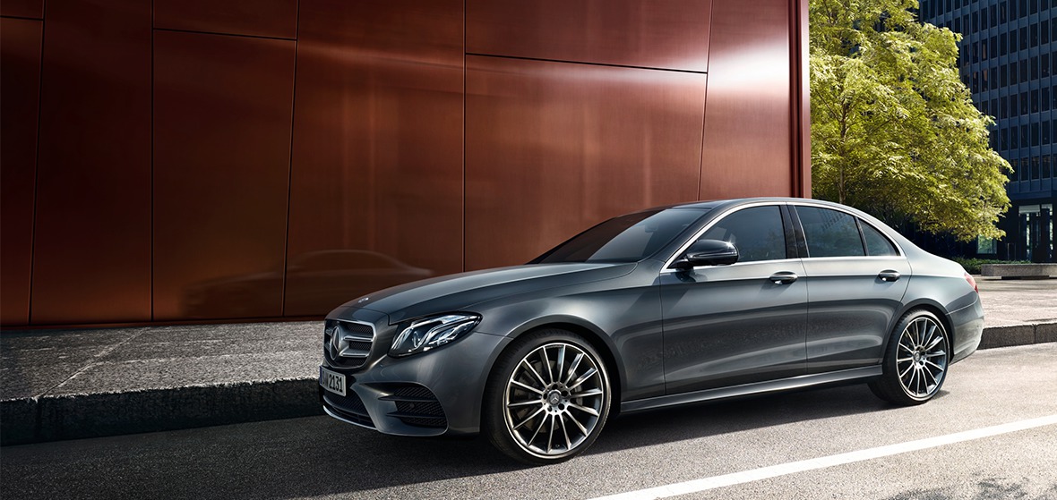 The E-Class Saloon.-Interactive Owner's Manual.